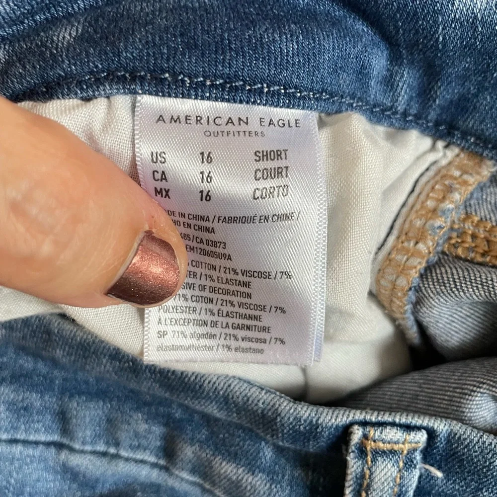 American Eagle Super Destroyed Curvy Super Hi Rise Jeggings - Picture 4 of 10
